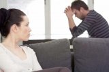 Kişinin eşiyle ilgilenmemeye ve sohbet etmemeye hakkı var mı?